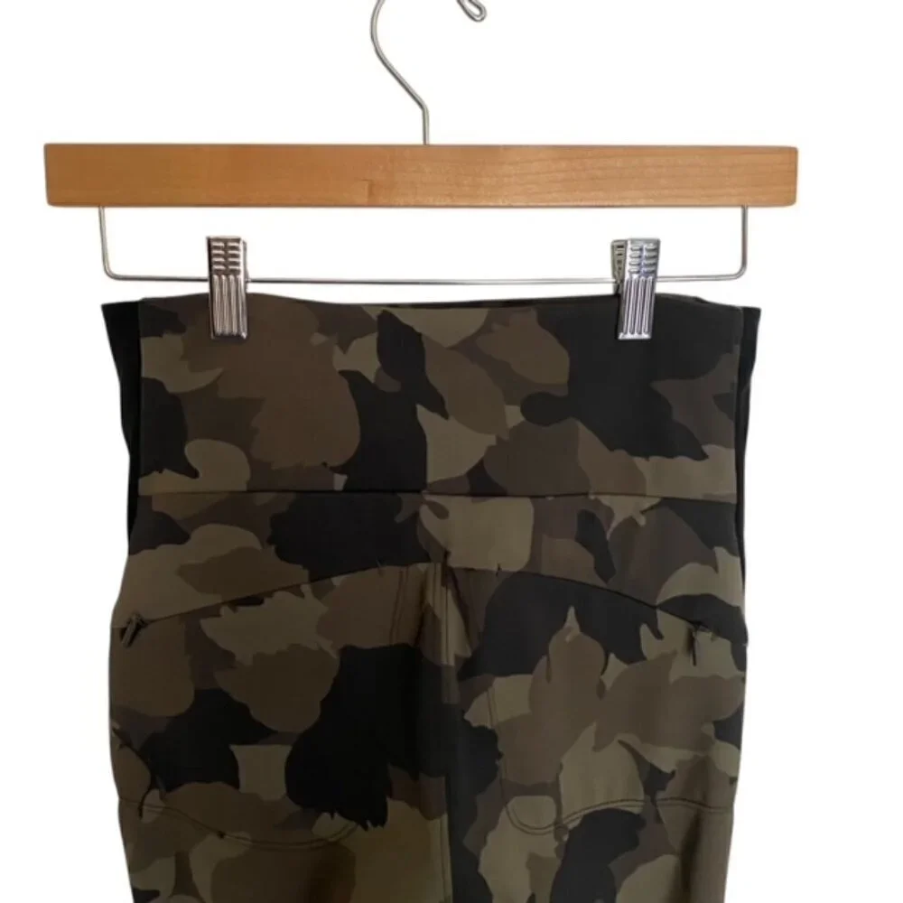 Athleta Essex Camo Hybrid Tight XSmall